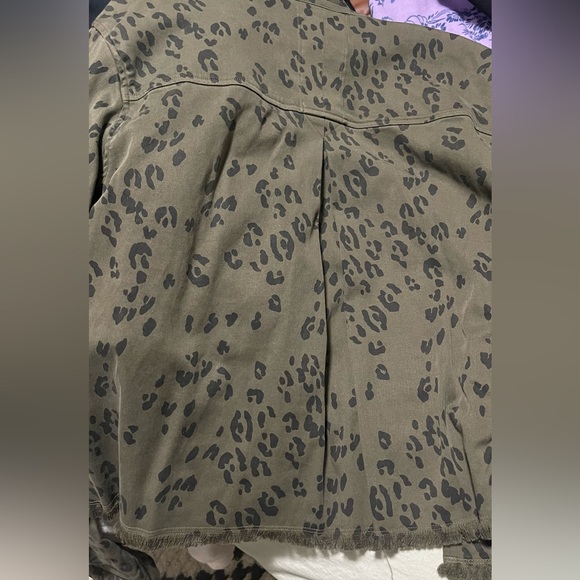 Bella Dahl army green leopard print jacket! - Picture 5 of 6